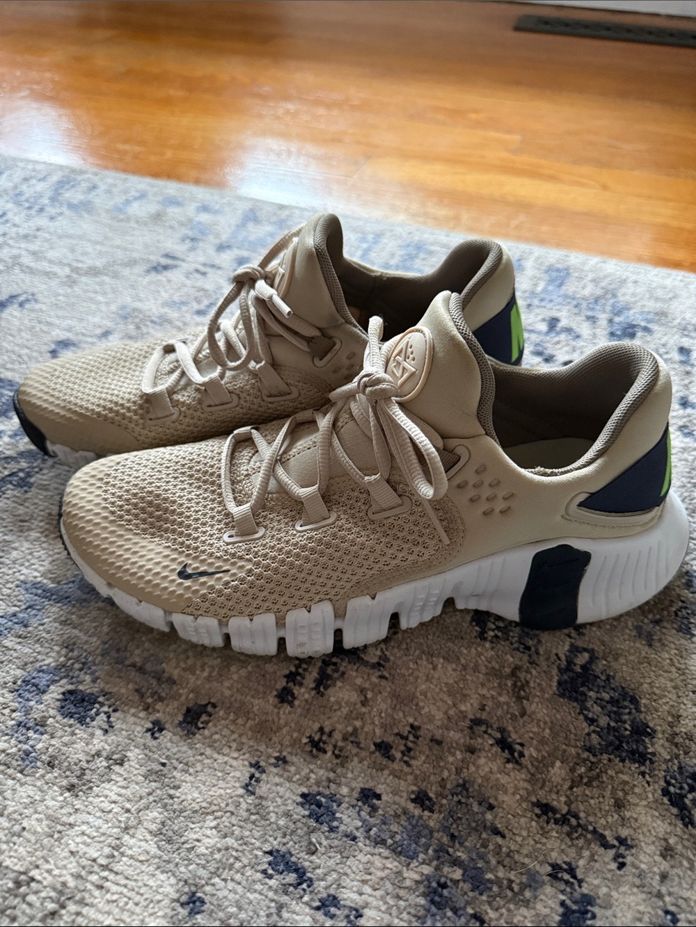 Nike Womens/Mens Nike Metcon Sneakers Beige with Navy and Lime Highlights